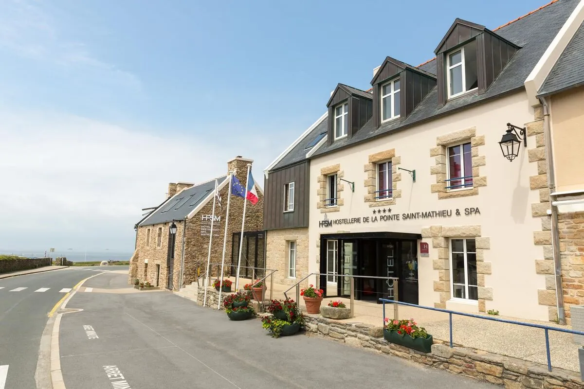 Façade de l'Hostellerie de la Pointe Saint-Mathieu
